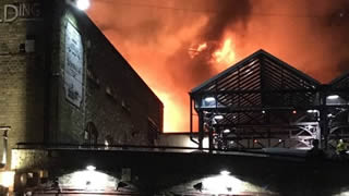 Londra: incendio a Camden Market. Tanta paura ma nessun ferito