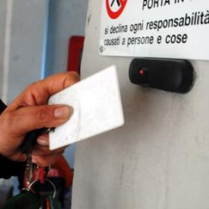 Salerno: 10 dipendenti pubblici accusati di truffa ai danni dello Stato