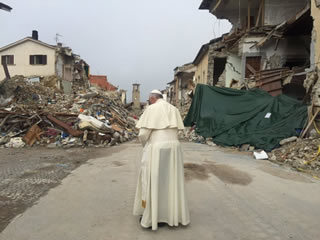 Papa Francesco: visita a sorpresa ai terremotati