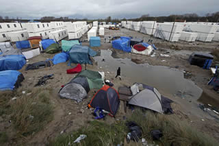 Calais, MSF: Smantellamento inevitabile, ma non risolve la situazione di chi fugge