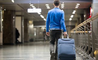 Catania: lascia il figlio in aeroporto e si imbarca. Il ragazzino aveva il documento scaduto