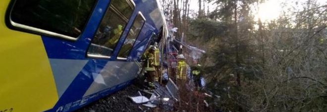 Baviera: scontro forntale fra due treni. Forse otto le vittime e 150 i feriti