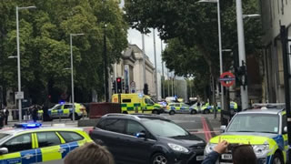 Londra, auto contro la folla di pedoni: diversi feriti. Non si tratterebbe di terrorismo