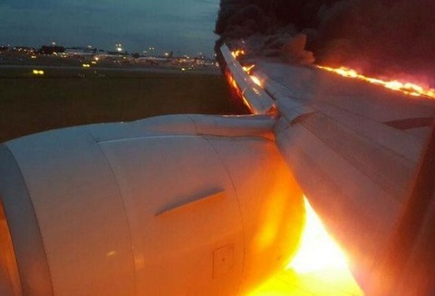 Singapore Airines: Airbus in viaggio verso MIlano prende fuoco