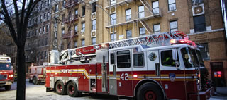New York: bimbo gioca coi fornelli e scoppia un incendio. 12 vittime e diversi feriti