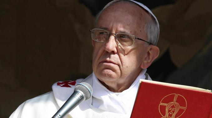 Papa Francesco sulle stragi di Parigi: 'la strada della violenza non risolve i problemi dell 'umanit