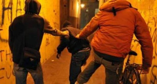 Genova: picchiano un uomo perche' lo credevano Gay. E' in fin di vita