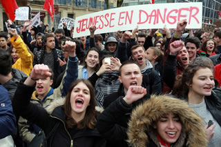 Francia: cresce il livello di disagio giovanile