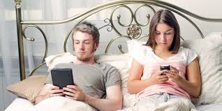 Riposo notturno: meglio non usare Tablet e Smartphone prima di dormire
