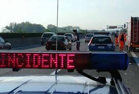 Milano, scontro sulla A4 fra un pullman di studenti e un camion. 42 feriti 