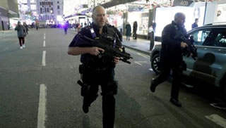 Londra: falso allarme di un attacco terroristico. Panico a Oxford Circus