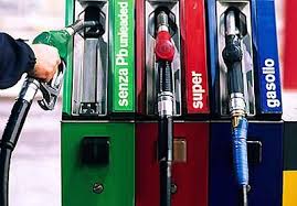 Carburanti: rialzo dei prezzi ai distributori