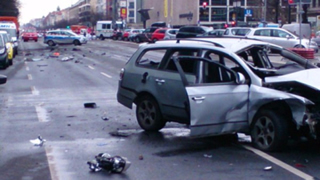 Berlino: esplode un 'auto. Un morto. Si esclude azione terroristica