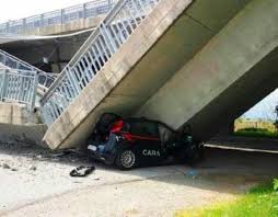 Fossano (CN): crolla un ponte sulla tangenziale. Illesi Carabinieri a un posto di blocco