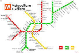 Metro di Milano: donna resta incastrata sulla banchina e muore