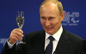 Russia: Putin si 'taglia' lo stipendio del 10% ma nel 2014 se lo era triplicato...