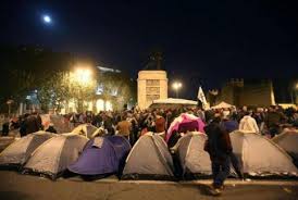 Manifestanti contro l'austerity a Porta Pia: l''acampada' continua anche oggi