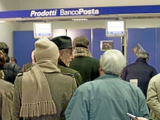 Covid-19: il pagamento delle pensioni presso gli uffici postali mette a rischio gli anziani