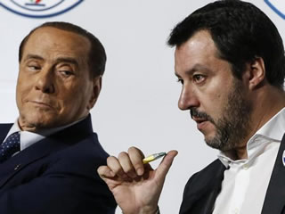 Berlusconi: 'Siamo all'anticamera della dittatura'. Salvini: 'Non mollo'