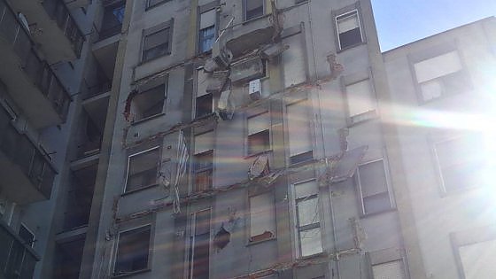 Novara: crollano i balconi di un palazzo. 10 le famiglie evacuate