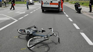 Roma, salgono le vittime di incidenti in bici. Un uomo di 50 anni muore sulla Colombo
