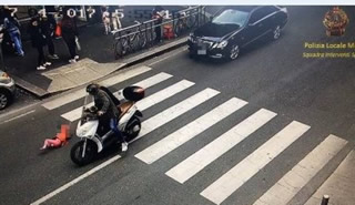 Milano: motociclista investe una bambina di quattro anni e fugge