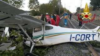 Roma, incidente aereo sulla Salaria: precipita un biposto. Feriti i due piloti