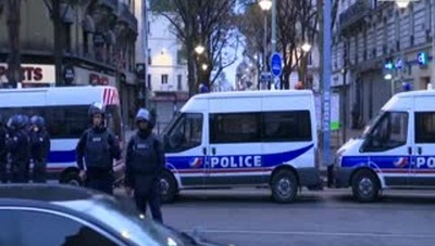 Parigi: nel blitz dei reparti speciali, arrestate sette persone. Donna si fa esplodere