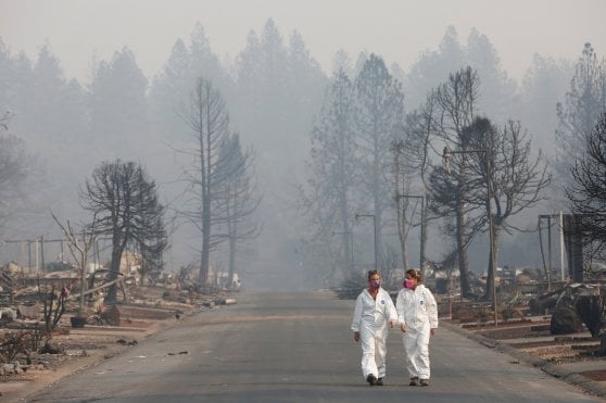 California: un inferno di fuoco. 76 vittime, 1300 dispersi e 50.000 sfollati