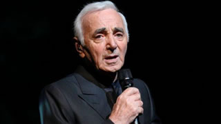 Charles Aznavour è morto: aveva 94 anni
