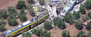 Puglia: scontro frontale tra due treni. 23 morti, 50 feriti
