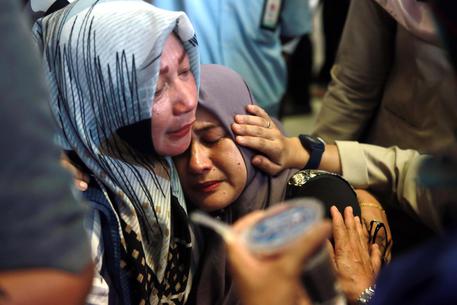 Indonesia: aereo precipita in mare dopo il decollo. Nessun superstite tra i 189 passeggeri