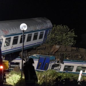 Caluso: scontro tra un Tir e un treno: 2 vittime e 23 feriti