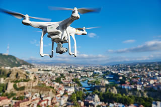 Spaccio di droga: sindaco leghista organizza caccia agli spacciatori con un drone