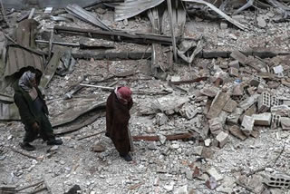Siria: Ghuta bombardata nonostante la tregua. L'appello di Papa Francesco