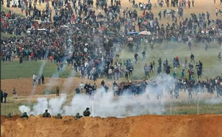 Gaza: 'La grande marcia del ritorno' finisce nel sangue: oltre 1000 feriti e 12 morti