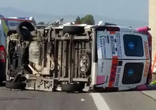 Cosenza: terribile incidente frontale fra un 'ambulanza e un Tir