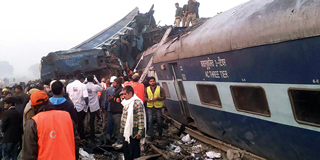 India: distastro ferroviario. Almeno 96 morti e 150 feriti