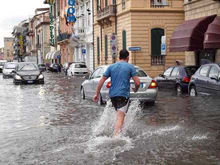 Toscana flagellata dal maltempo: allagamenti, strade interrotte e frane 