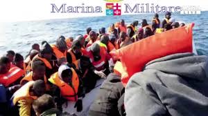 Migranti: in tre giorni oltre 5.600 recuperati al largo della Libia. Nove morti