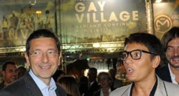 Noze gay: a Roma il Sindaco Marino registra 16 matrimoni avvenuti all'estero
