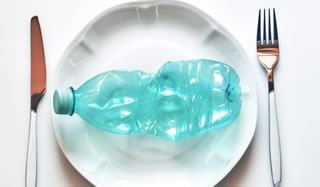 Plastica: ne ingeriamo 5 grammi a settimana