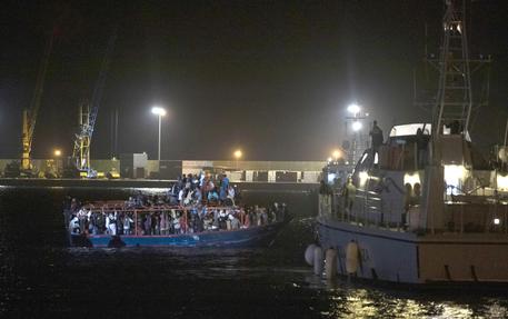 Pozzallo: sbarcati 236 migranti 