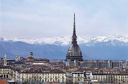 Torino, Mole Antonelliana: allarme bomba