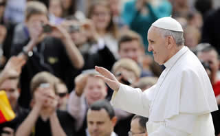 Papa Francesco: 'Che ogni famiglia possa avere una casa' VIDEO completo