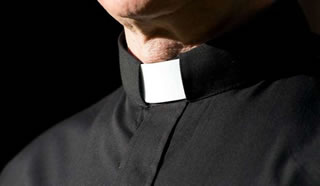 Prato: sacerdote sorpreso in auto con una bimba di 10 anni. Arrestato