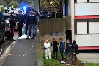 Genova: donna precipita dal tetto di un palazzo e muore