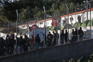 Grecia: a tre anni dall'accordo UE-Turchia 12.000 persone restano bloccate negli hotspot