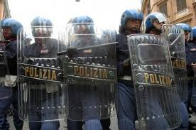 Montecitorio assediata dai Movimenti per la Casa: scontri, tafferugli e feriti VIDEO