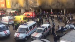 Mosca: incendio al centro commerciale Sindika Market. Evacuate 3000 persone